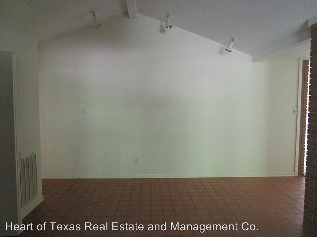 3823 Spring Dr - Photo 3 of 12