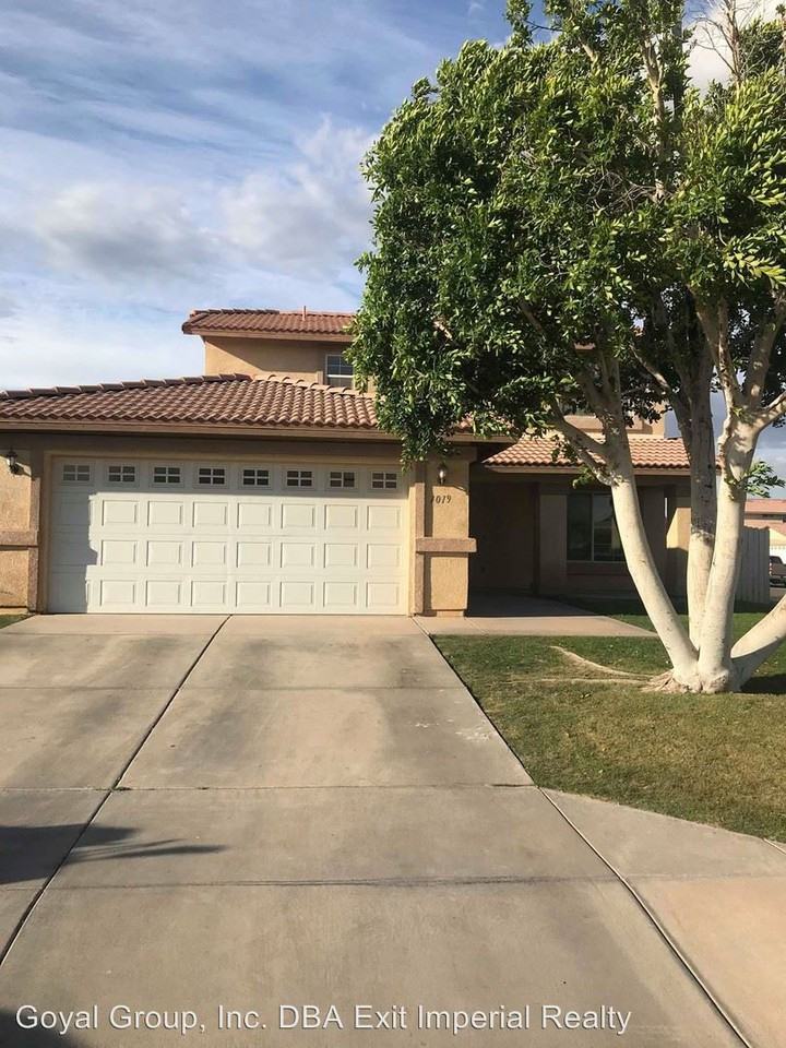 1019 Olive Way - Photo 2 of 14