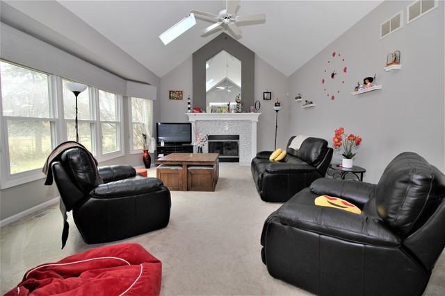 1203 Milford Ct - Photo 3 of 21