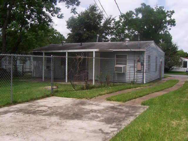 1702 Eastway St - Photo 2 of 3