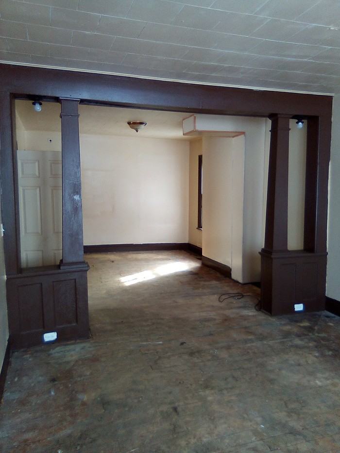 267 Emslie St - Photo 2 of 12