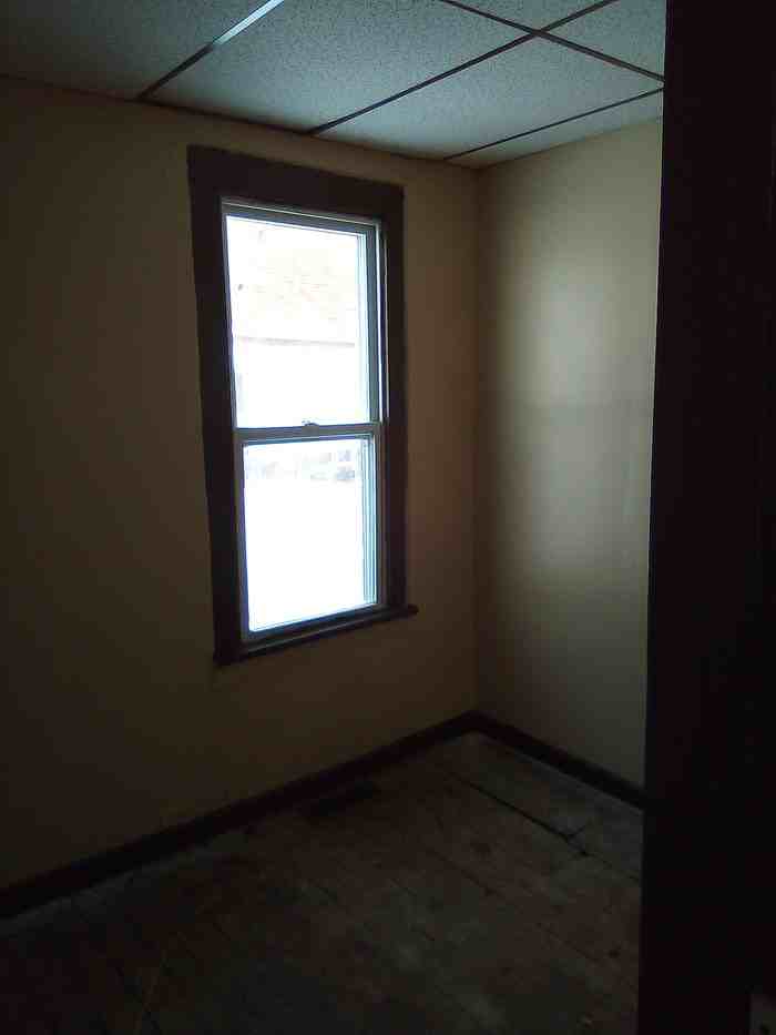 267 Emslie St - Photo 3 of 12