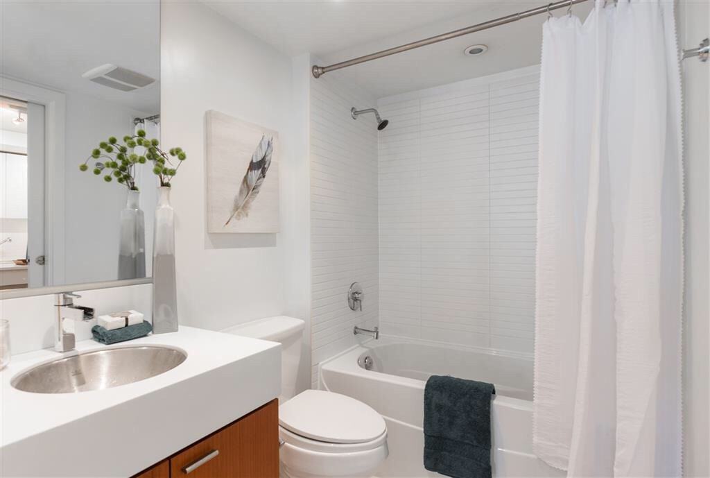 328 E 11th Ave - Photo 5 of 9