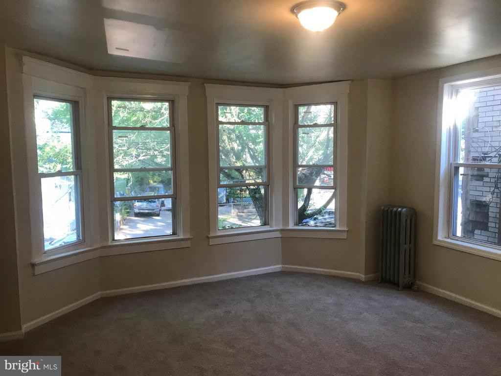 1610 E State St - Photo 3 of 16