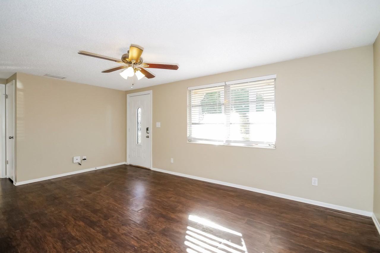2050 Society Dr - Photo 2 of 18