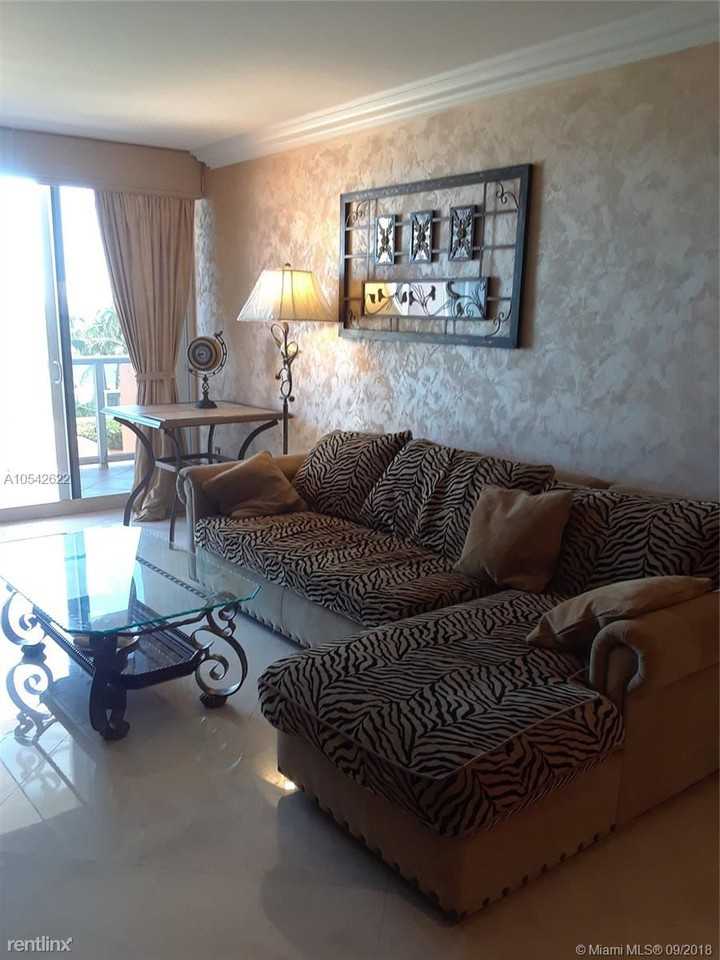 19333 Collins Ave - Photo 3 of 19