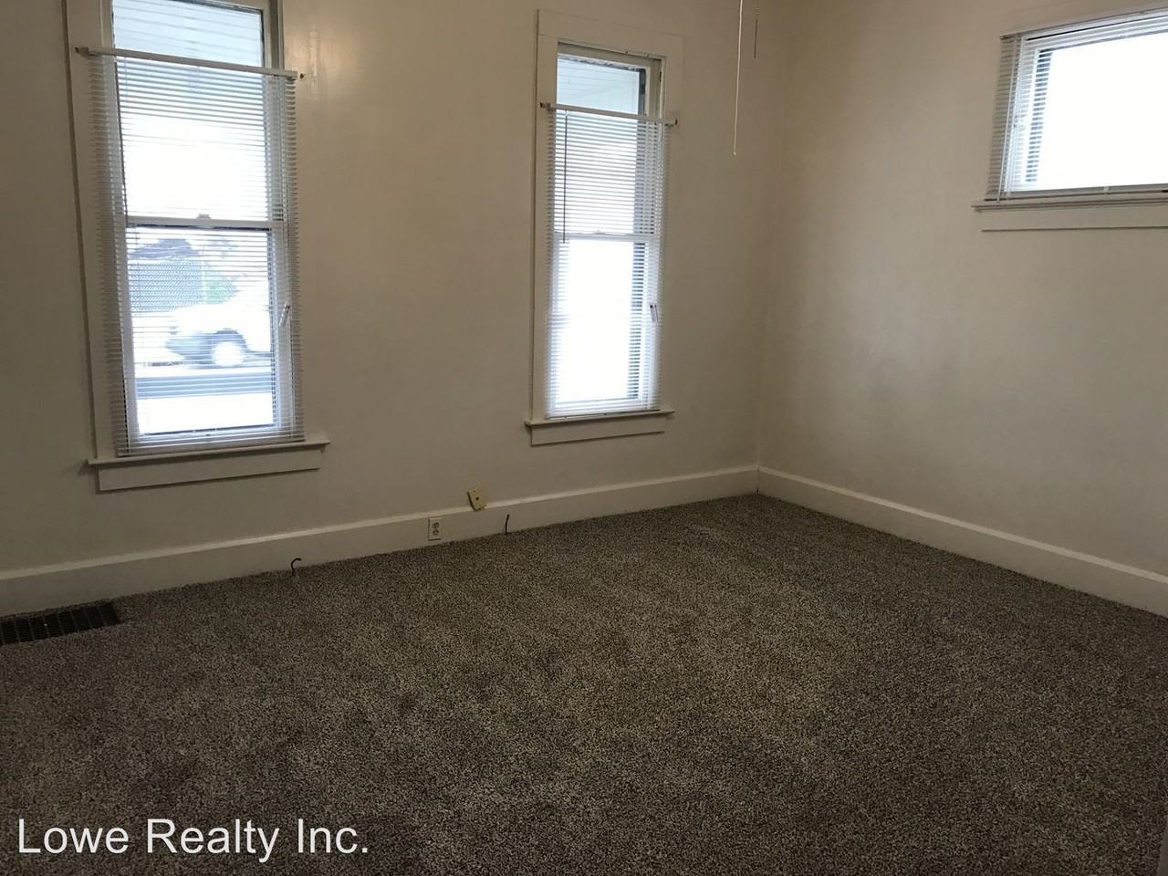 821 E Walnut St - Photo 3 of 10