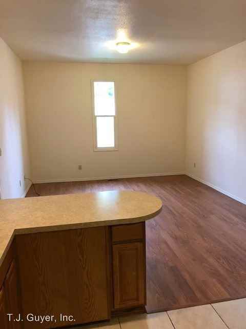 411 SE 1st St - Photo 3 of 21
