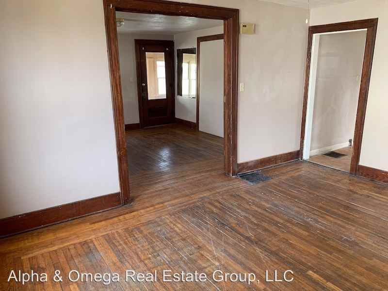 202 E North St - Photo 2 of 7