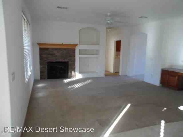 10425 W Windsor Ave - Photo 3 of 7