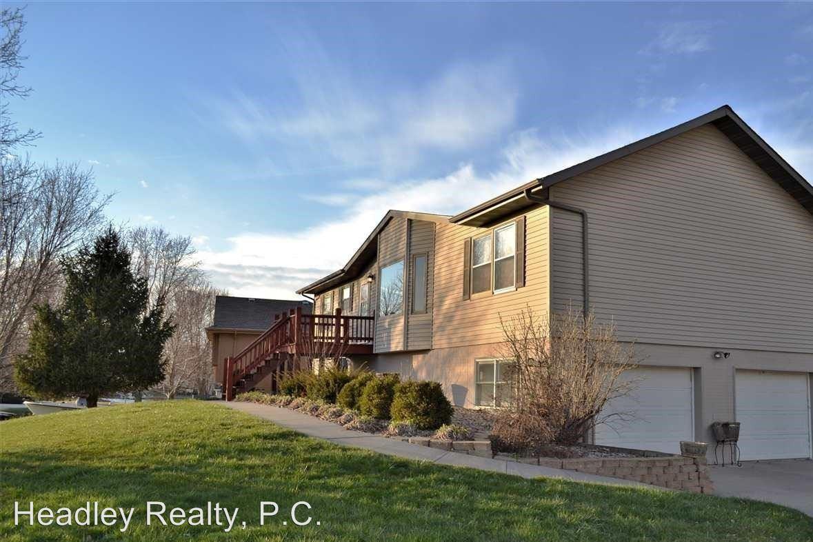 1017 Brock Ln - Photo 2 of 5