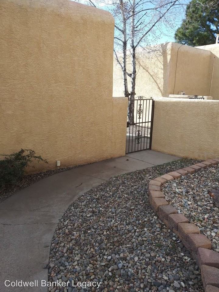 10287 Las Casitas Ct NE - Photo 3 of 15