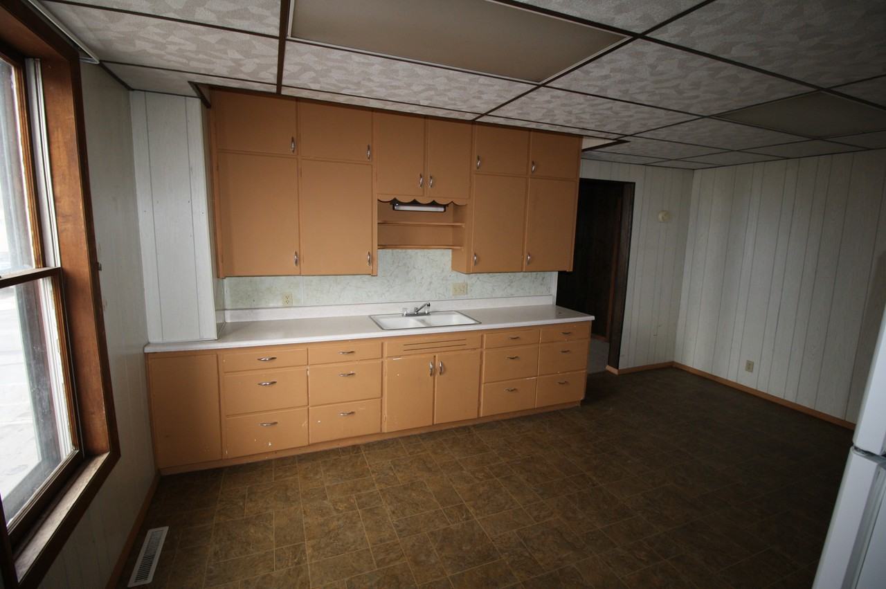 226 W Main St - Photo 3 of 19