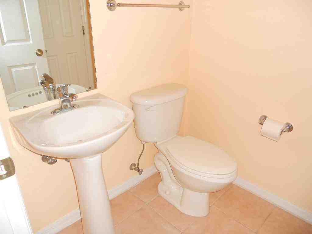 628 51st Ave N - Photo 4 of 20