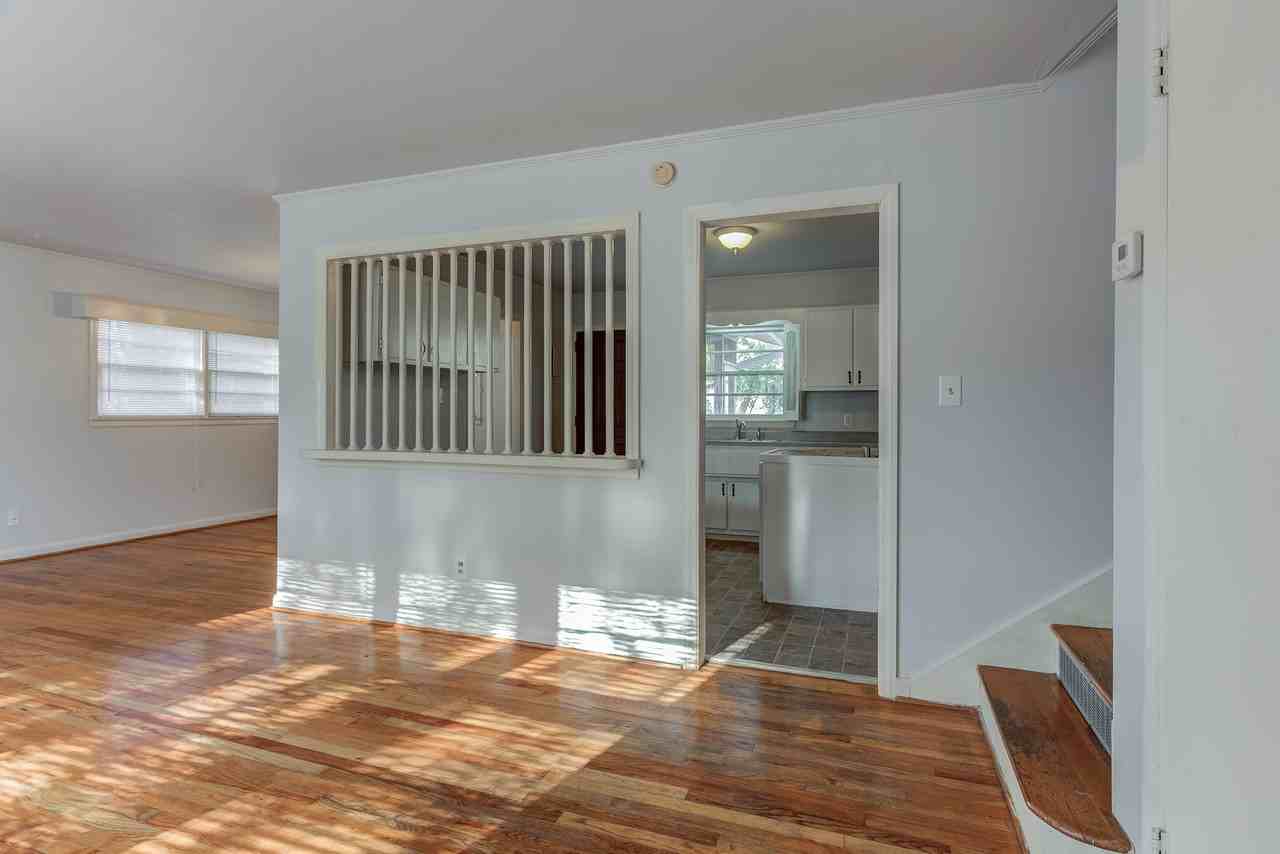 131 Parkwood Dr - Photo 3 of 15