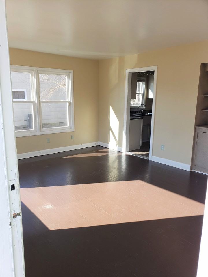 910 Roger St - Photo 2 of 14