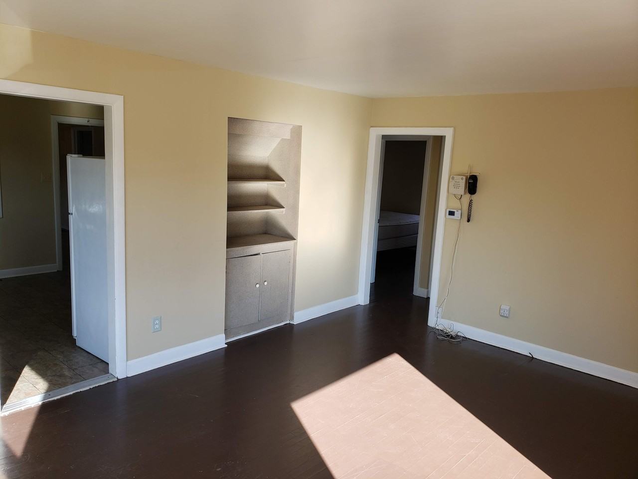 910 Roger St - Photo 3 of 14