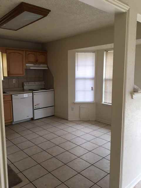 1204 Dryden Avenue - Photo 4 of 15