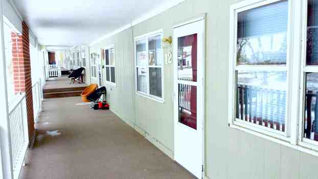 1111 N 11th Ave E - Photo 3 of 10