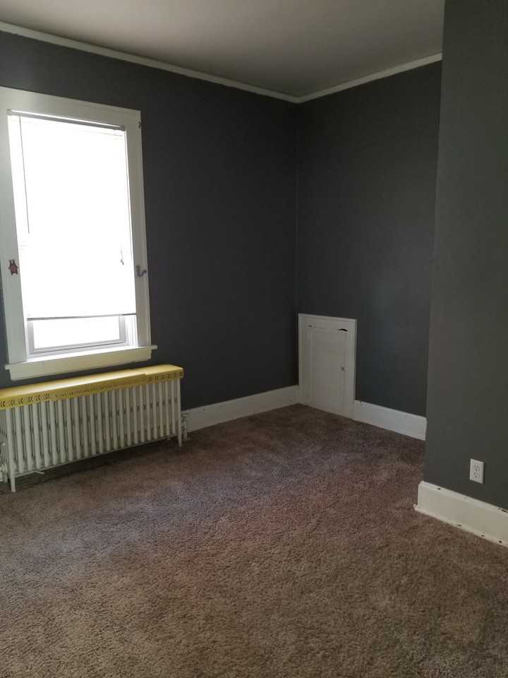 1002 Grant Ave - Photo 2 of 10