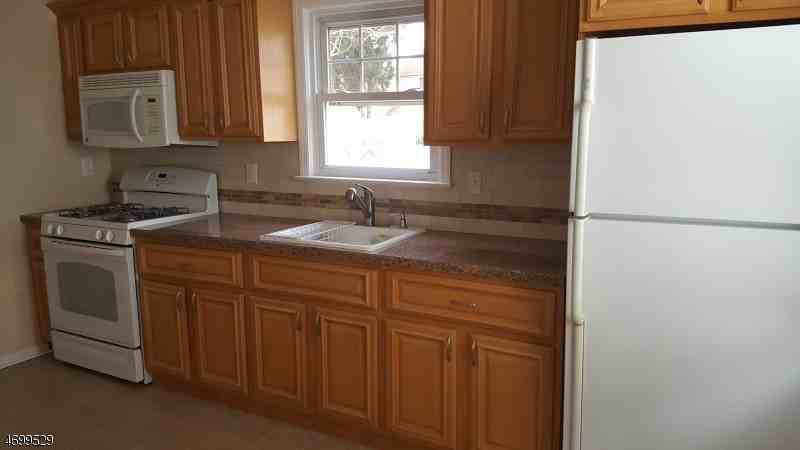 98 Sherwood St - Photo 3 of 17