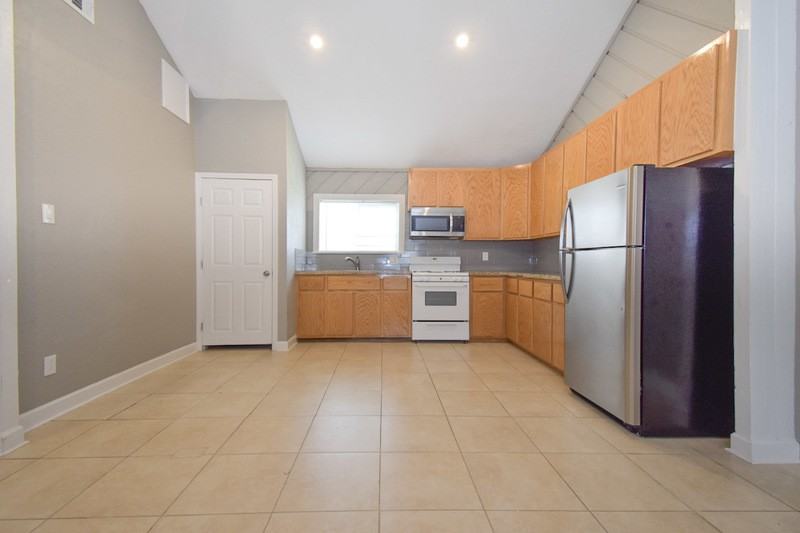 7142 Moss Rose St - Photo 3 of 14