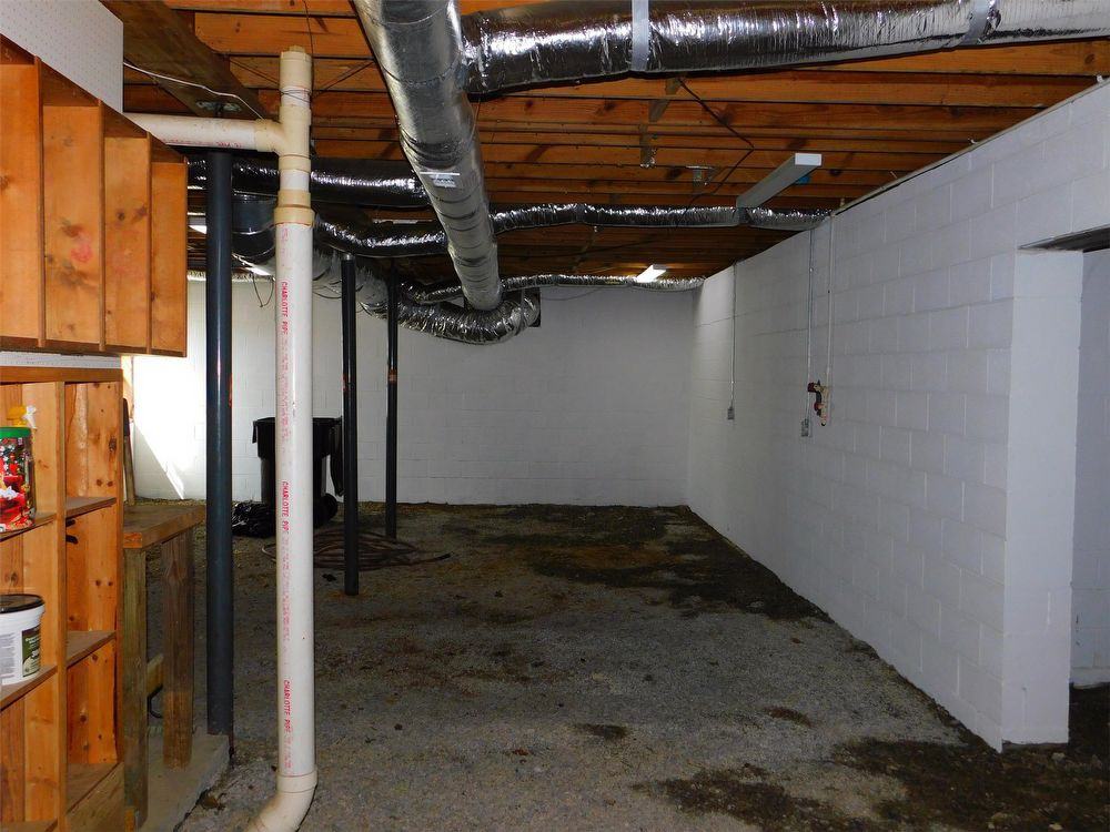 323 Wayman Rd - Photo 2 of 10