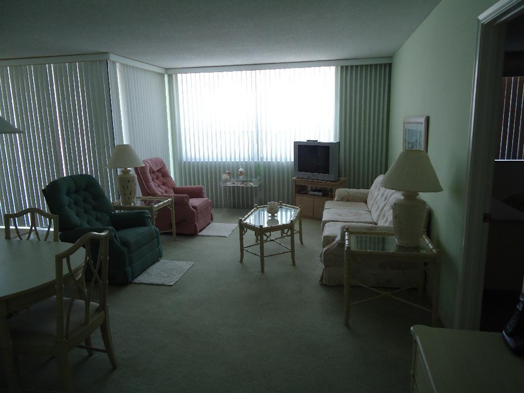 6177 Sun Blvd - Photo 3 of 18