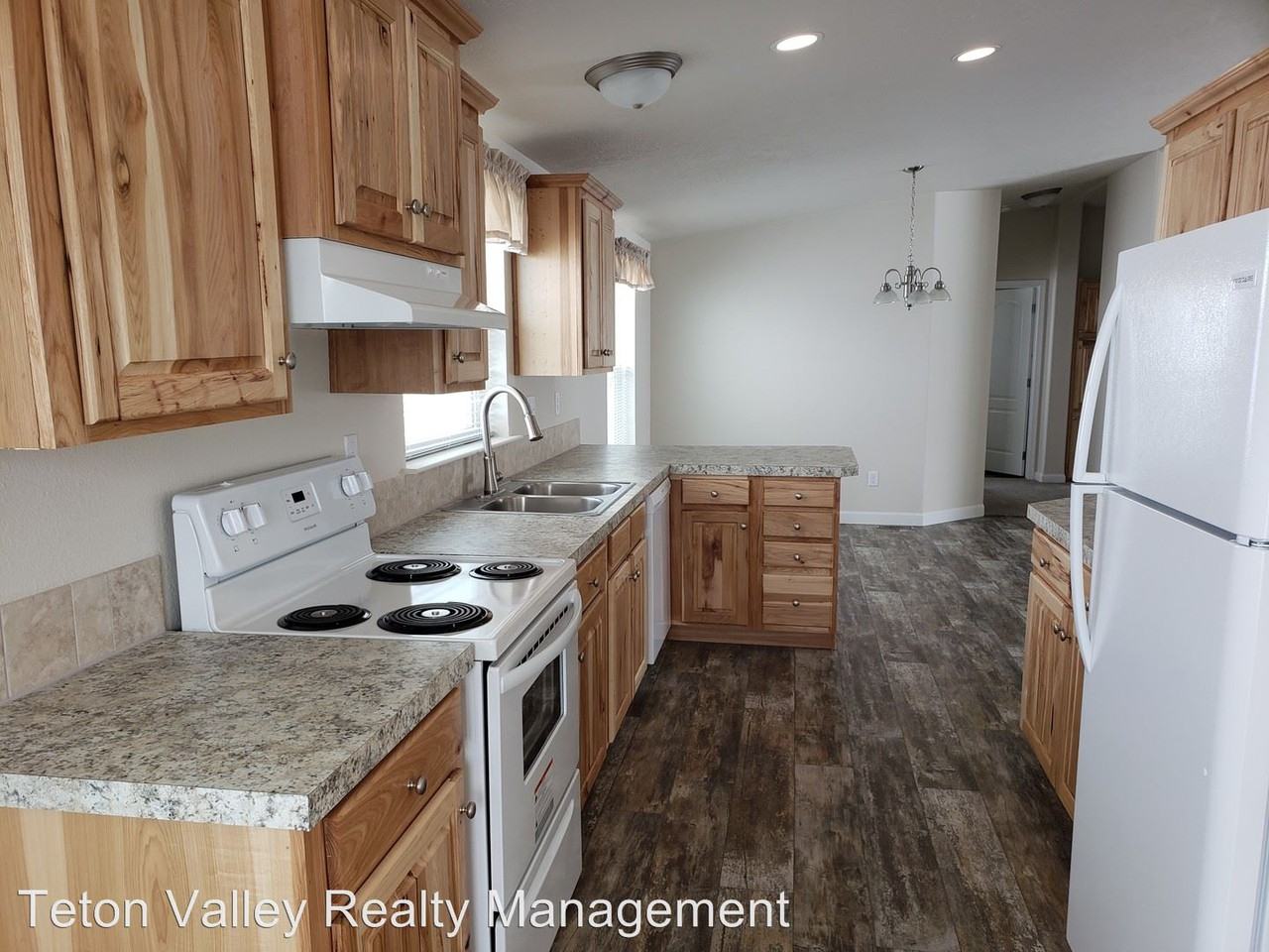 888 Nethercott Ln - Photo 3 of 10