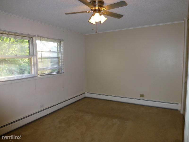 581 Burlington Ave - Photo 2 of 4