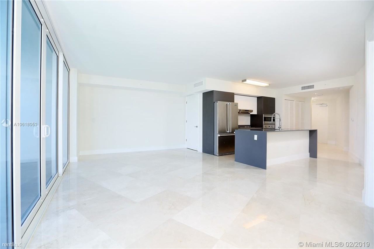 9821 E Bay Harbor Dr - Photo 2 of 11