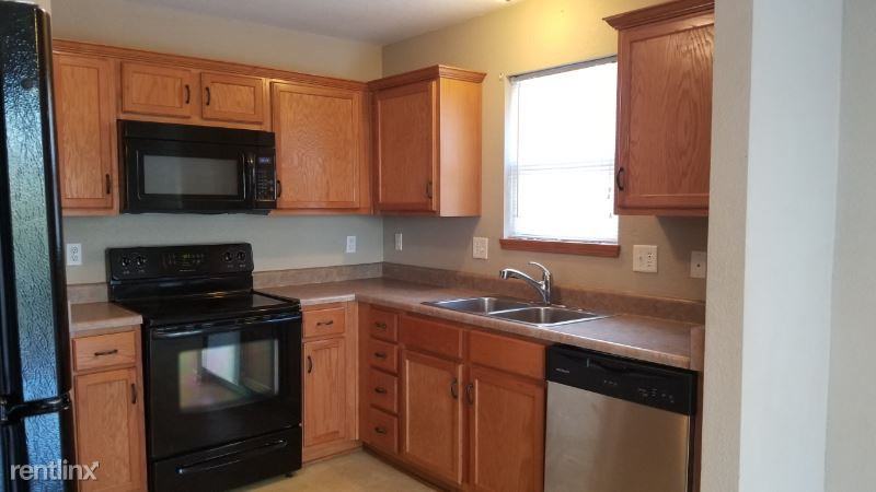 1608 NW Jordan Ct - Photo 2 of 10