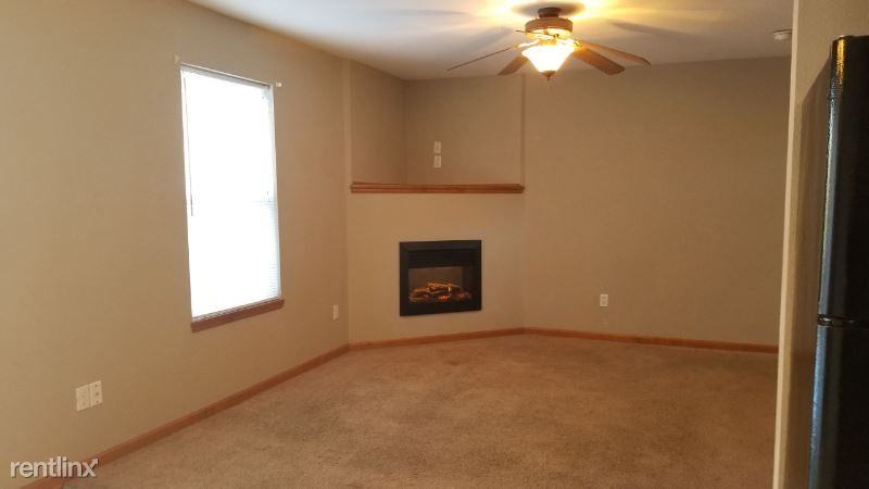 1608 NW Jordan Ct - Photo 3 of 10