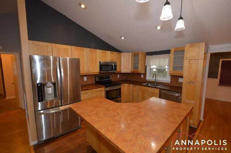 1066 Broadview Dr - Photo 3 of 28