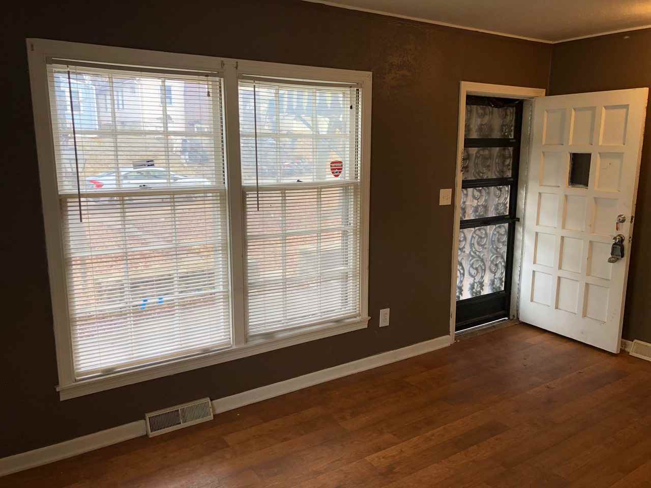 2630 Oakley Ave - Photo 2 of 13