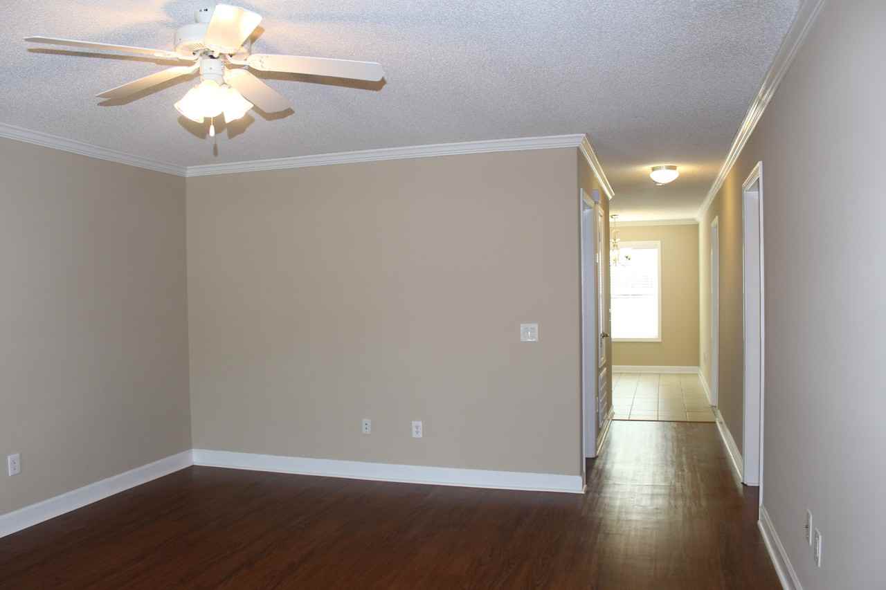 38 Lasalle St - Photo 4 of 15