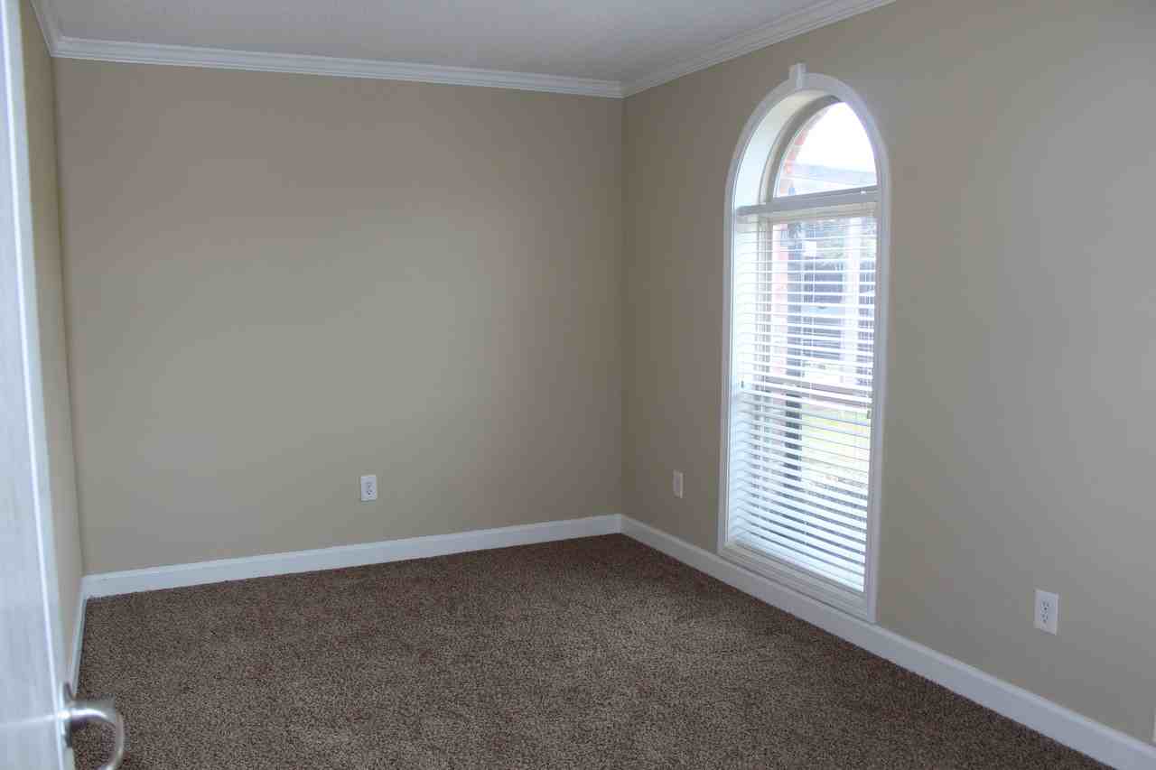 38 Lasalle St - Photo 5 of 15