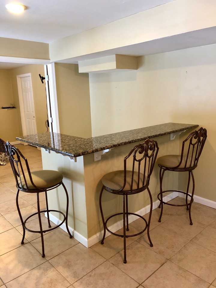 55 Surrey Ln - Photo 3 of 17