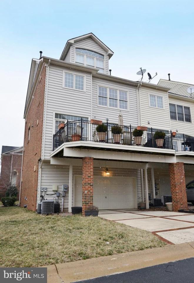 43789 Water Bay Terrace - Photo 2 of 35