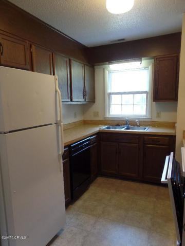 103 Palace Circle - Photo 3 of 6