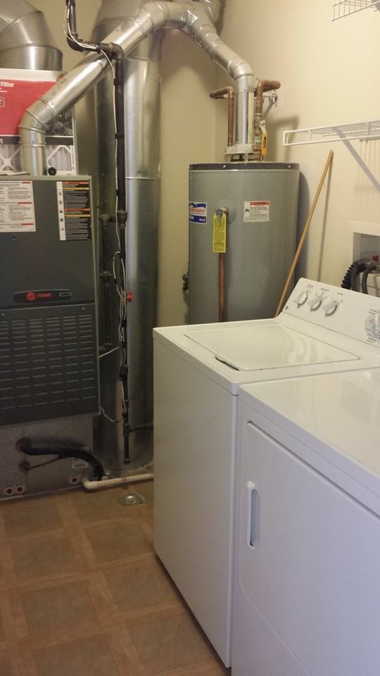 1126 Clover Dr - Photo 3 of 9