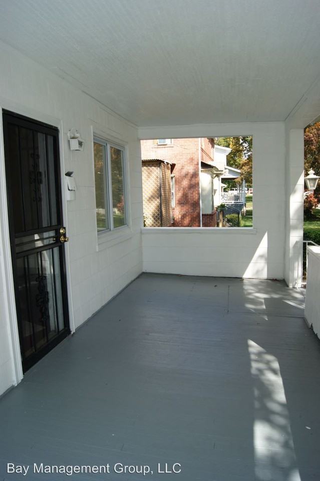 3902 W Strathmore Ave - Photo 2 of 14