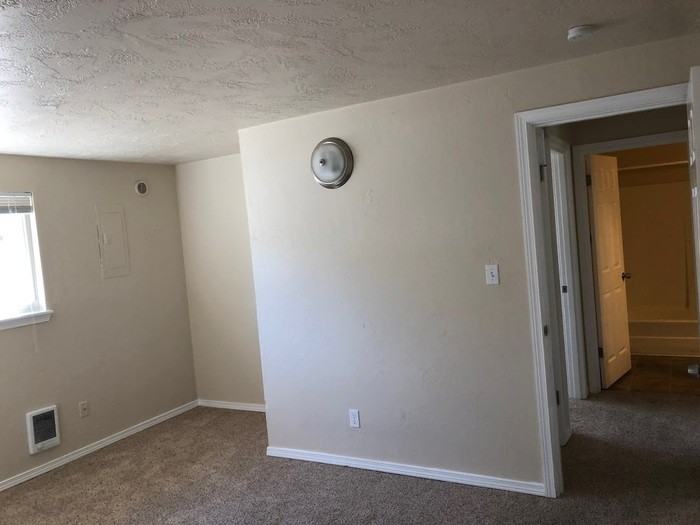 60 E Hemlock Ct - Photo 3 of 11