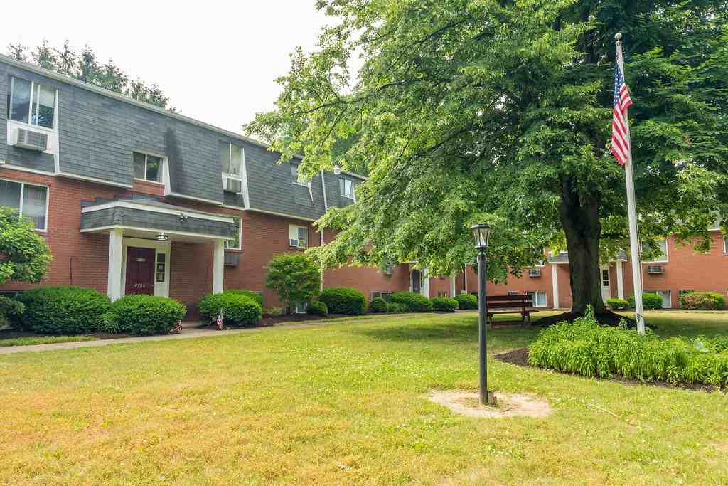 Lake Cable Village Apartments 4784 South Boulevard Northwest, Canton