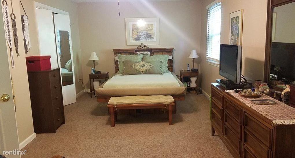 438 Greenbrook Cir - Photo 2 of 8