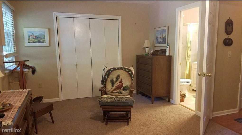 438 Greenbrook Cir - Photo 3 of 8