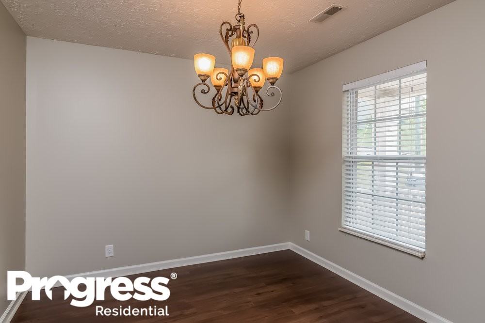 704 Castleton Ct - Photo 3 of 17