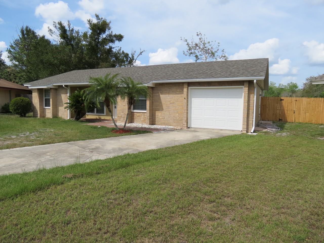 703 Sunbury Court - Photo 3 of 18