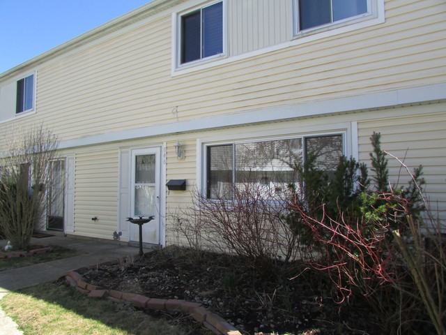 848 Oxford Pl - Photo 3 of 6