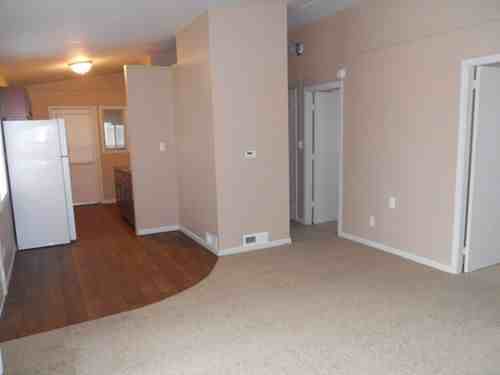 1535 Powers St - Photo 3 of 8